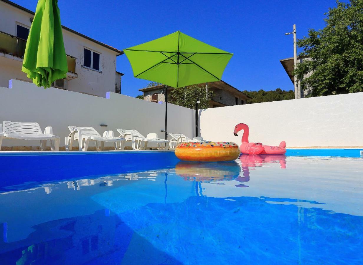 Apartment And Pool Nika Bibinje Esterno foto